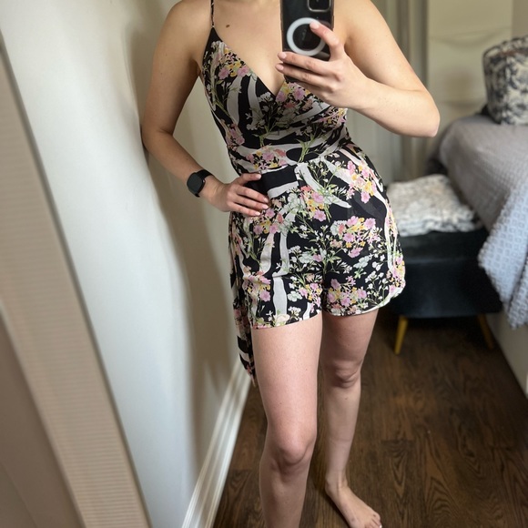 Printed romper with adjustable straps - Picture 5 of 7